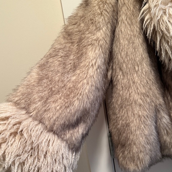 PrettyLittleThing Women's SKI  Faux Fur Teddy size M NWT - Picture 10 of 11